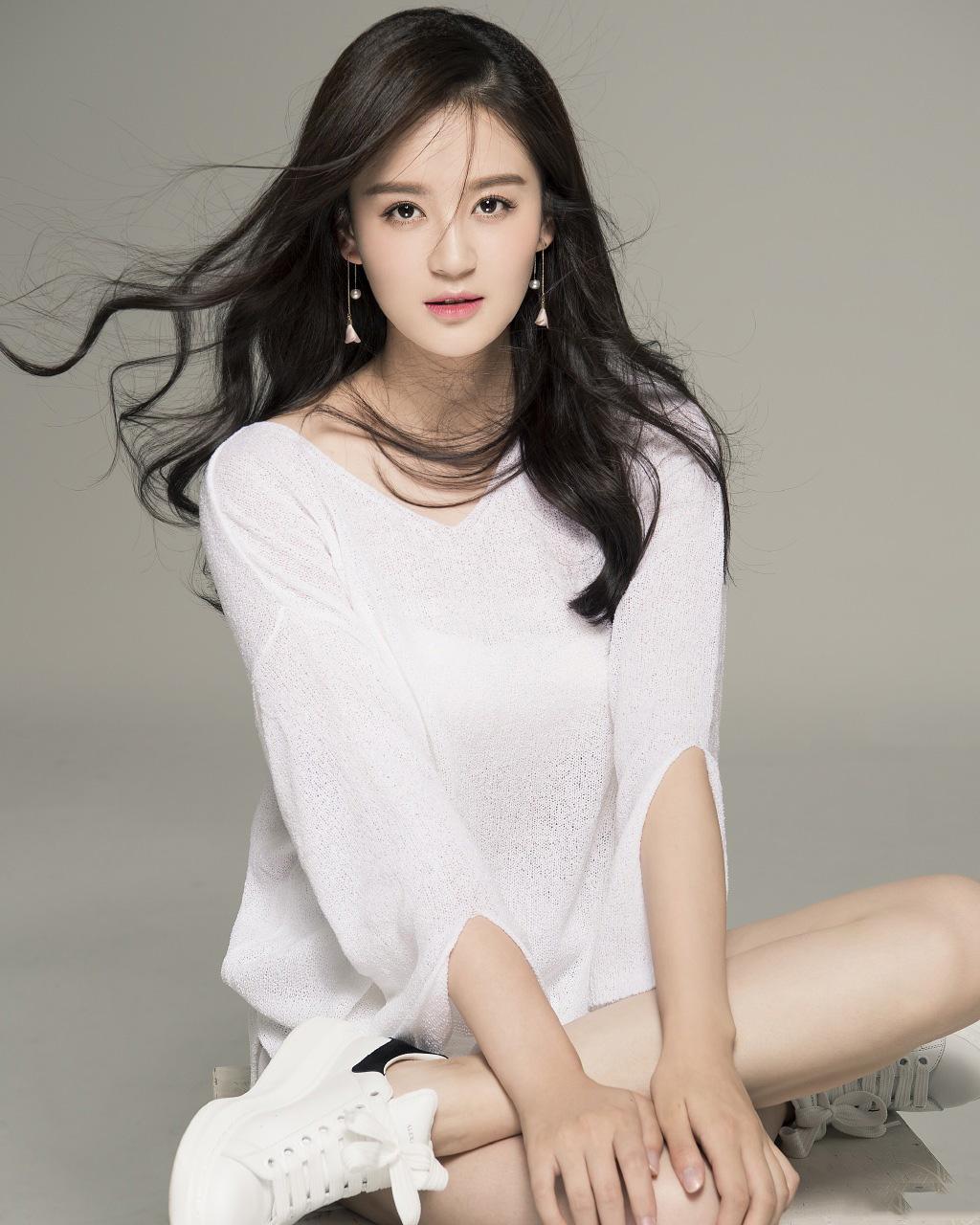 92年湖北女演员曾一萱，清新靓丽