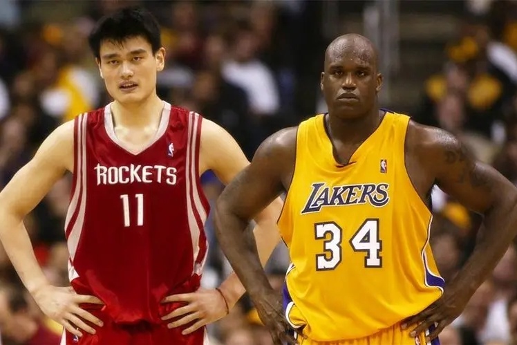 nba为什么身体对抗比以前小(如今NBA是内线凋零的时代，肌肉对比便知差距)