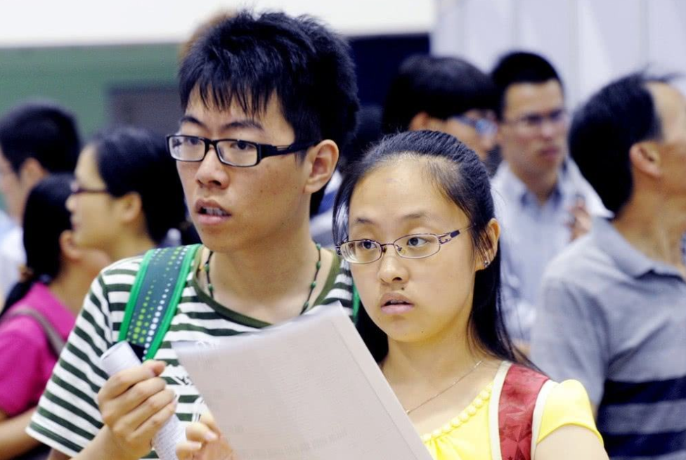 研究生导师谈考研现状，直言宁愿要成绩差的应届生，也不要二战生