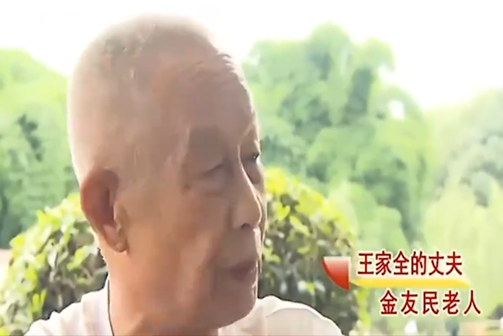 84岁老局长闹离婚，妻子要20万分手费，夫妻还险些大打出手！