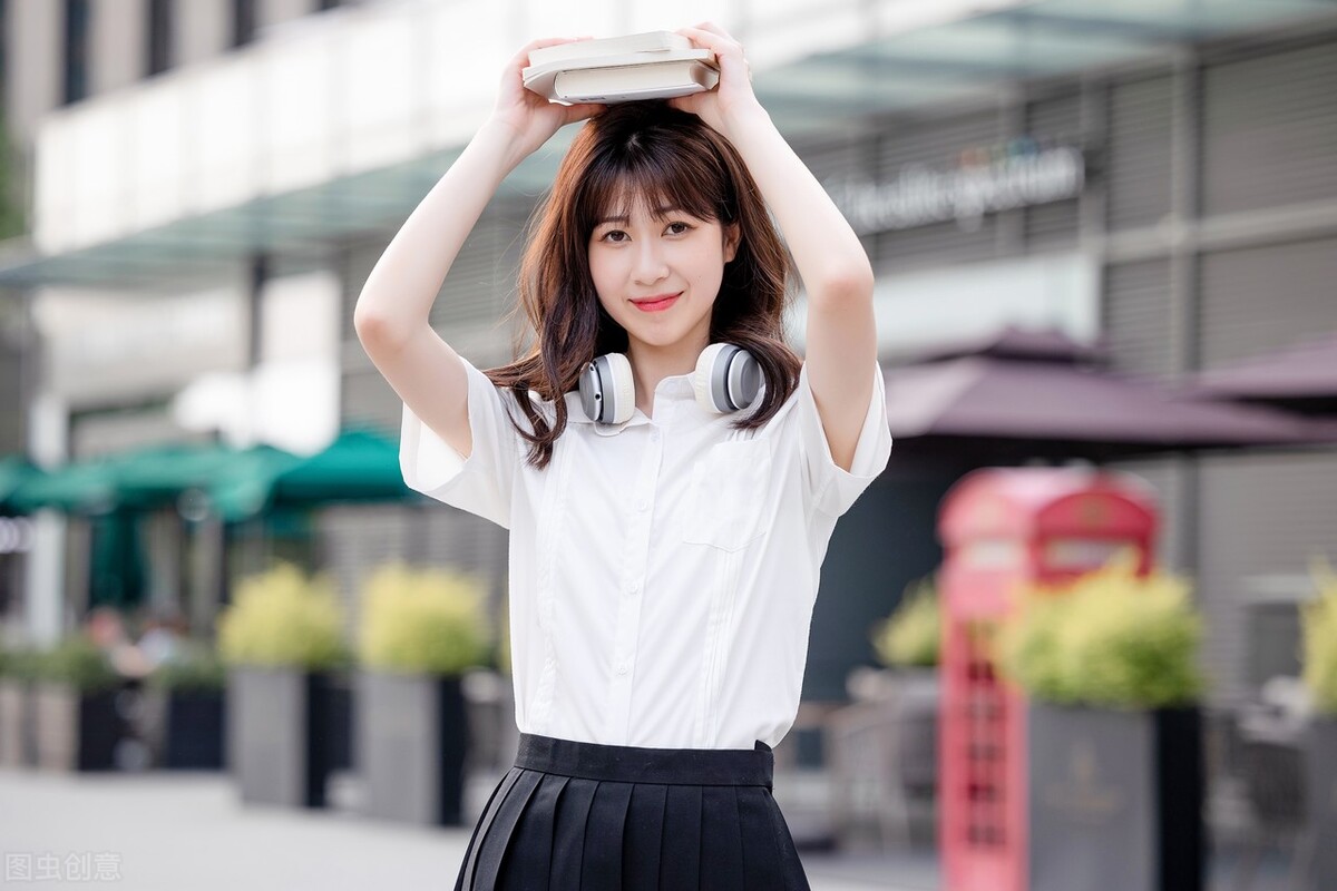 整体分析语篇连贯性的基本策略——以江苏省牛津高中英语教材为例