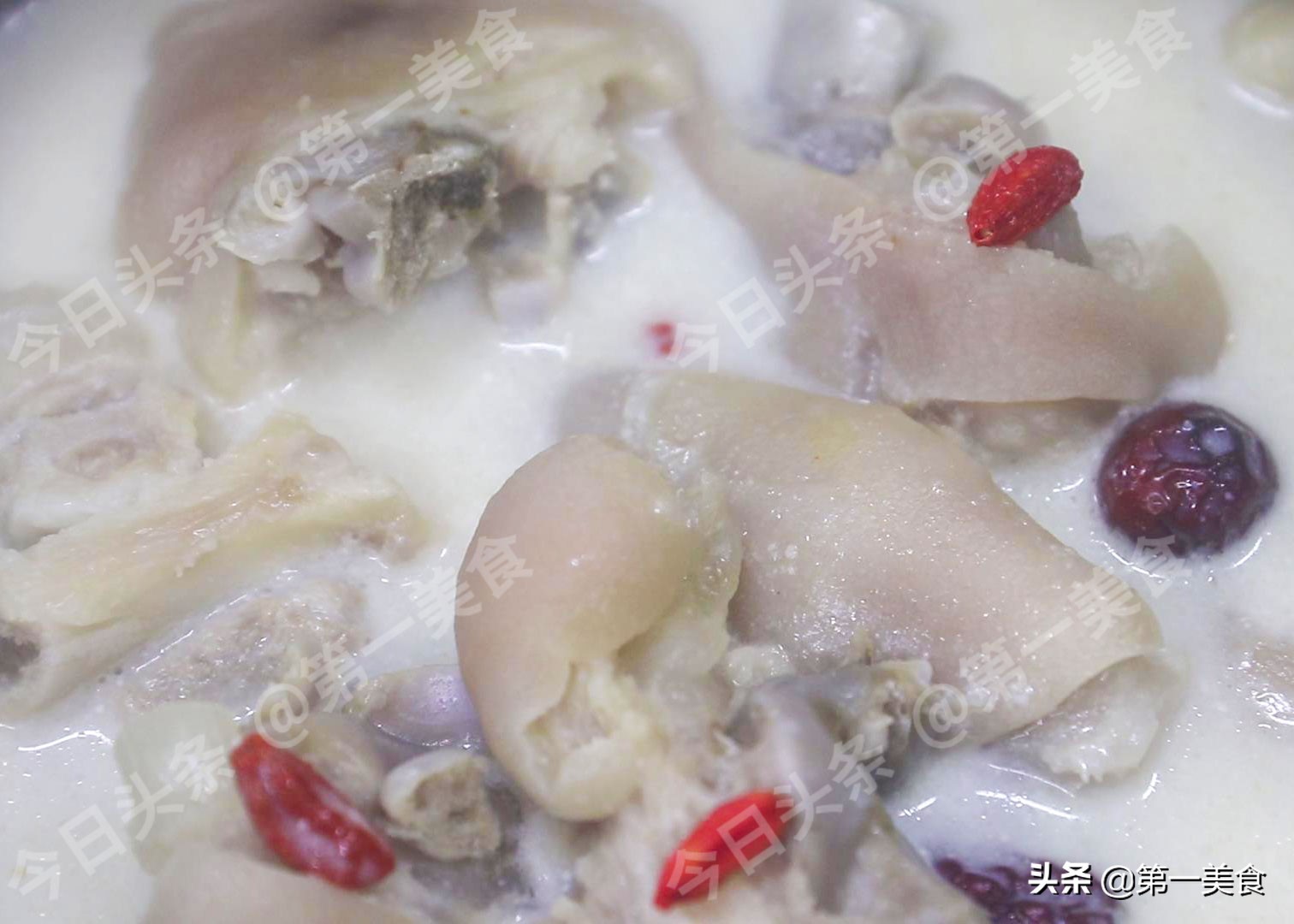 豬蹄湯,豬蹄湯怎么燉好喝又營養
