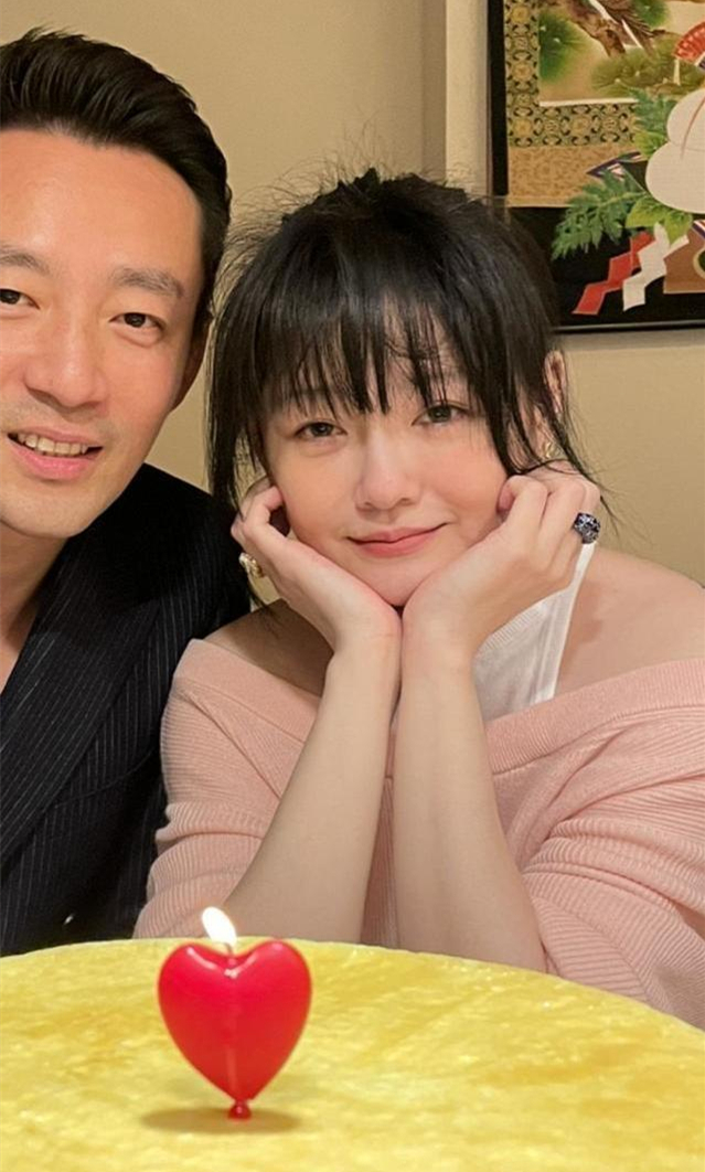 具俊晔为大s在手上纹戒指网友调侃上一个这么做的明星已经离婚