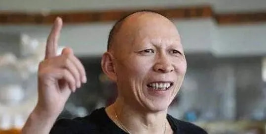 作为一名老戏骨非常喜欢提携后辈,是一位难得的优秀演员.