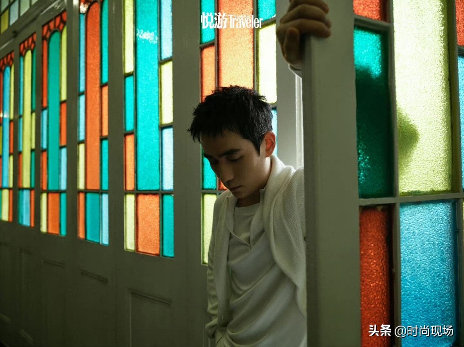 朱一龙盛夏清爽大片曝光，气质干净少年感十足