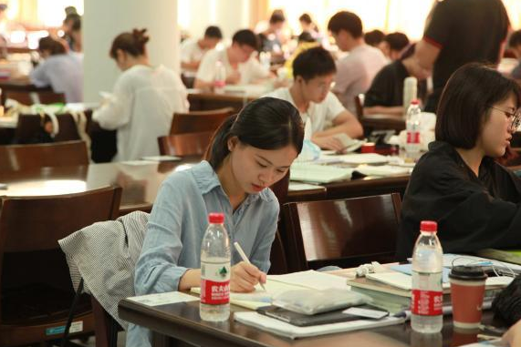 有人考不上，有人不珍惜，人大“清退”13名学生，网友：早该如此