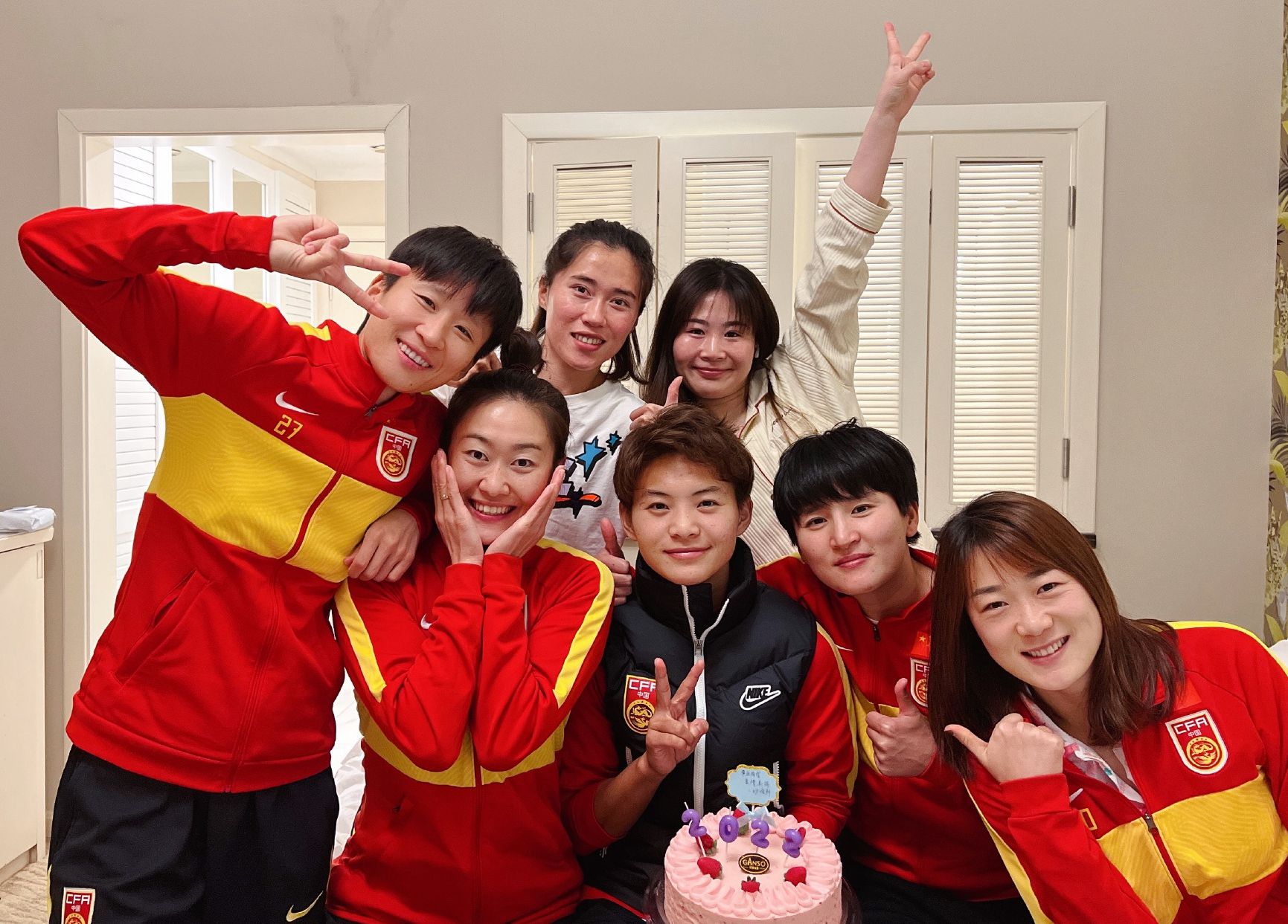 18年世界杯德国vs韩国下半场(5-0！日本队吊打欧洲劲旅，韩国队爆冷逼平FIFA第6，中国女足集训)