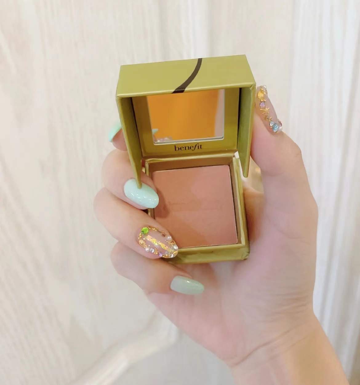 入化妆坑10年，断舍离了几十件化妆品，最后我只留下了这一套