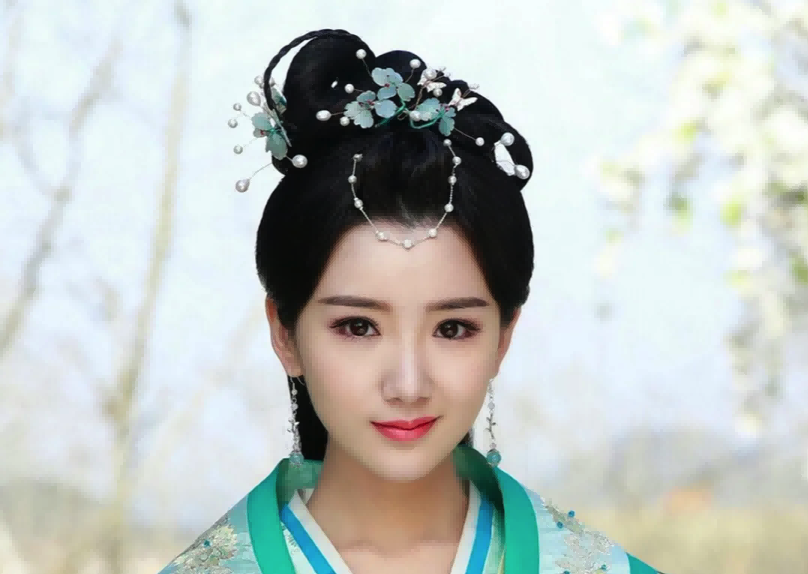 颜值不够别带“额饰”！13位女星造型PK，谁才撑得起倾国倾城