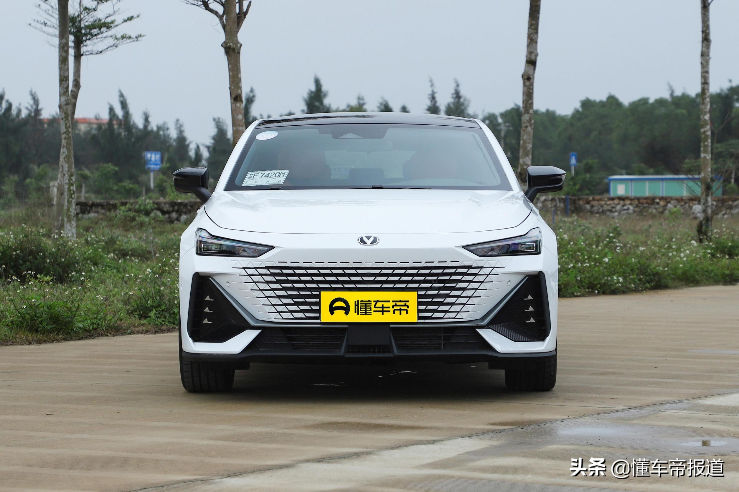 新车 | 电动尾翼加持！长安UNI-V正式上市，售10.89万元起