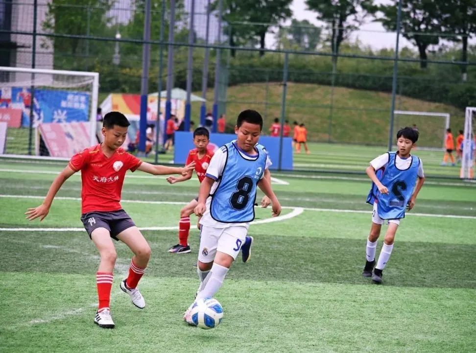 大林小学参加2022年第二届“天府杯”校园足球总决赛取得优异成绩