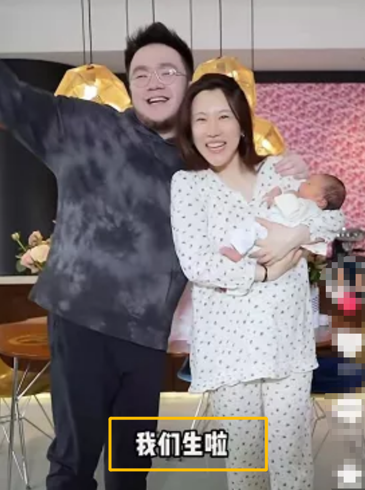 “宋丹丹儿媳”王博谷：嫁小7岁巴图连生两子，和婆婆相处成姐妹