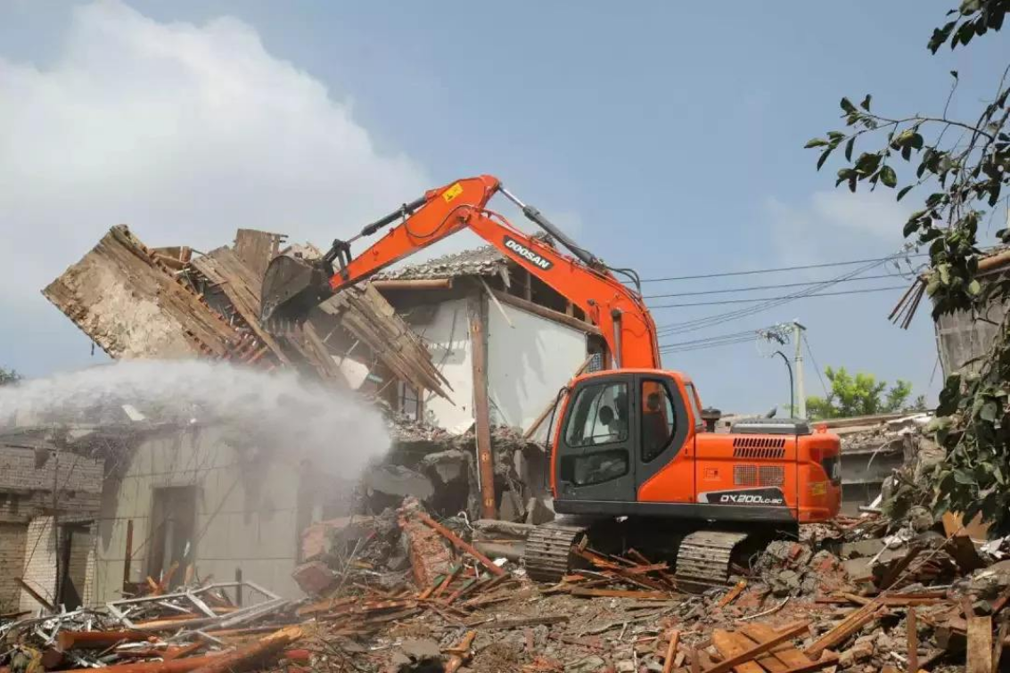 2009年一饭店老板回家后，杀害一家6口，邻居：刚发了600万拆迁款