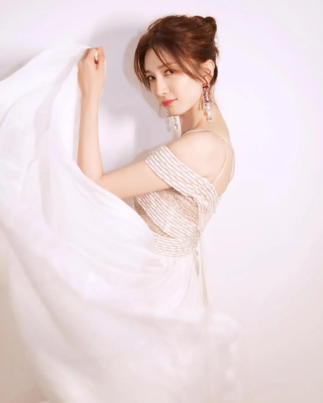 女星江疏影—温柔如水，美丽动人