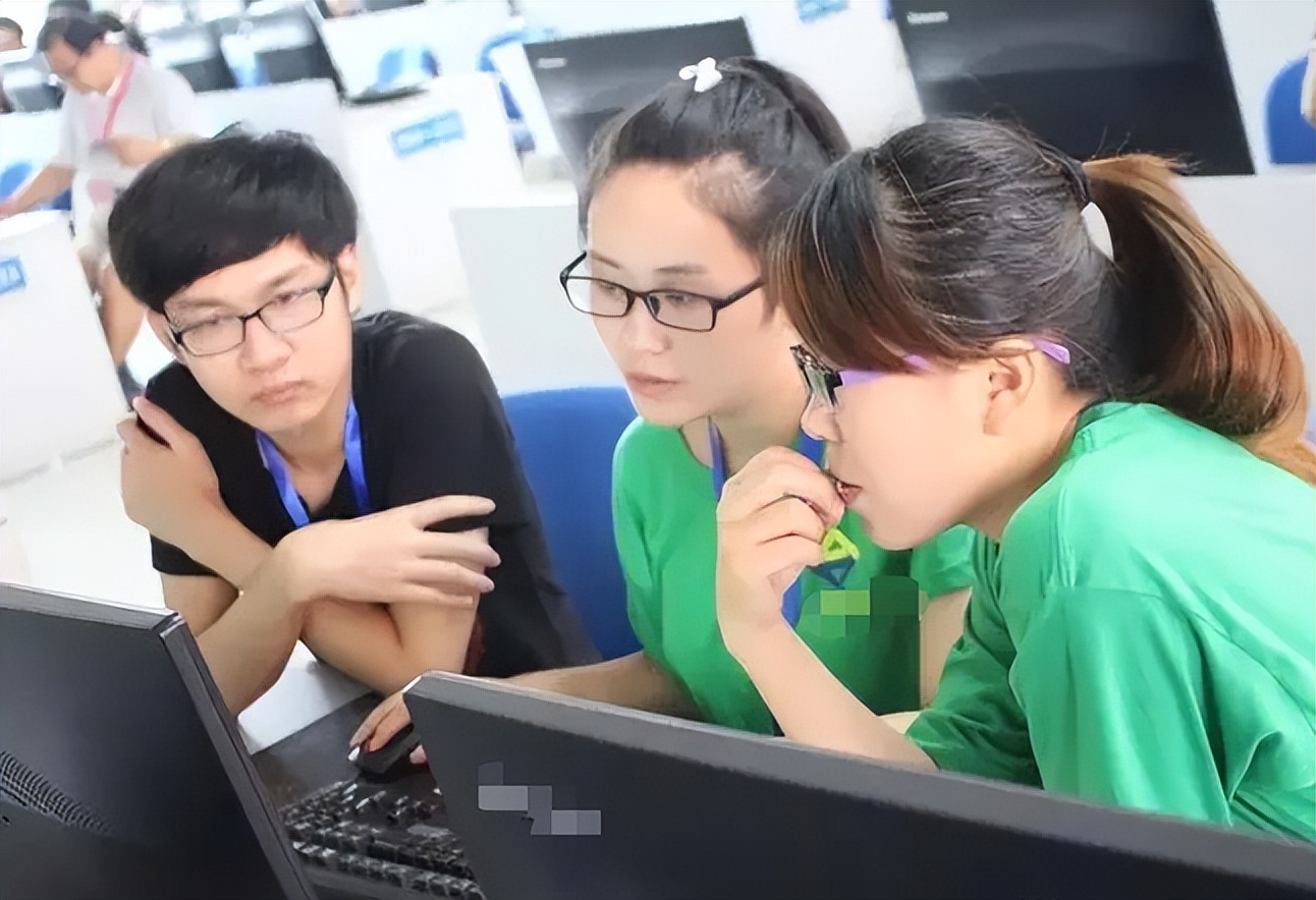 女生比较“吃香”的4个专业，好就业收入也不低，家有女儿可留意