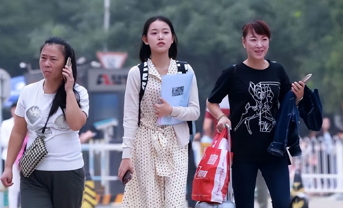 临近毕业才察觉，省内和省外读大学差别不小，有些人已经在后悔了