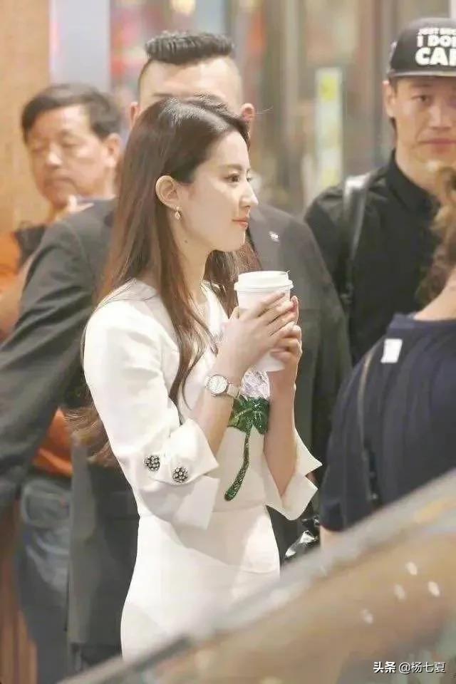 刘亦菲其实很“不上镜”？看看路人镜头下的她，你就明白了