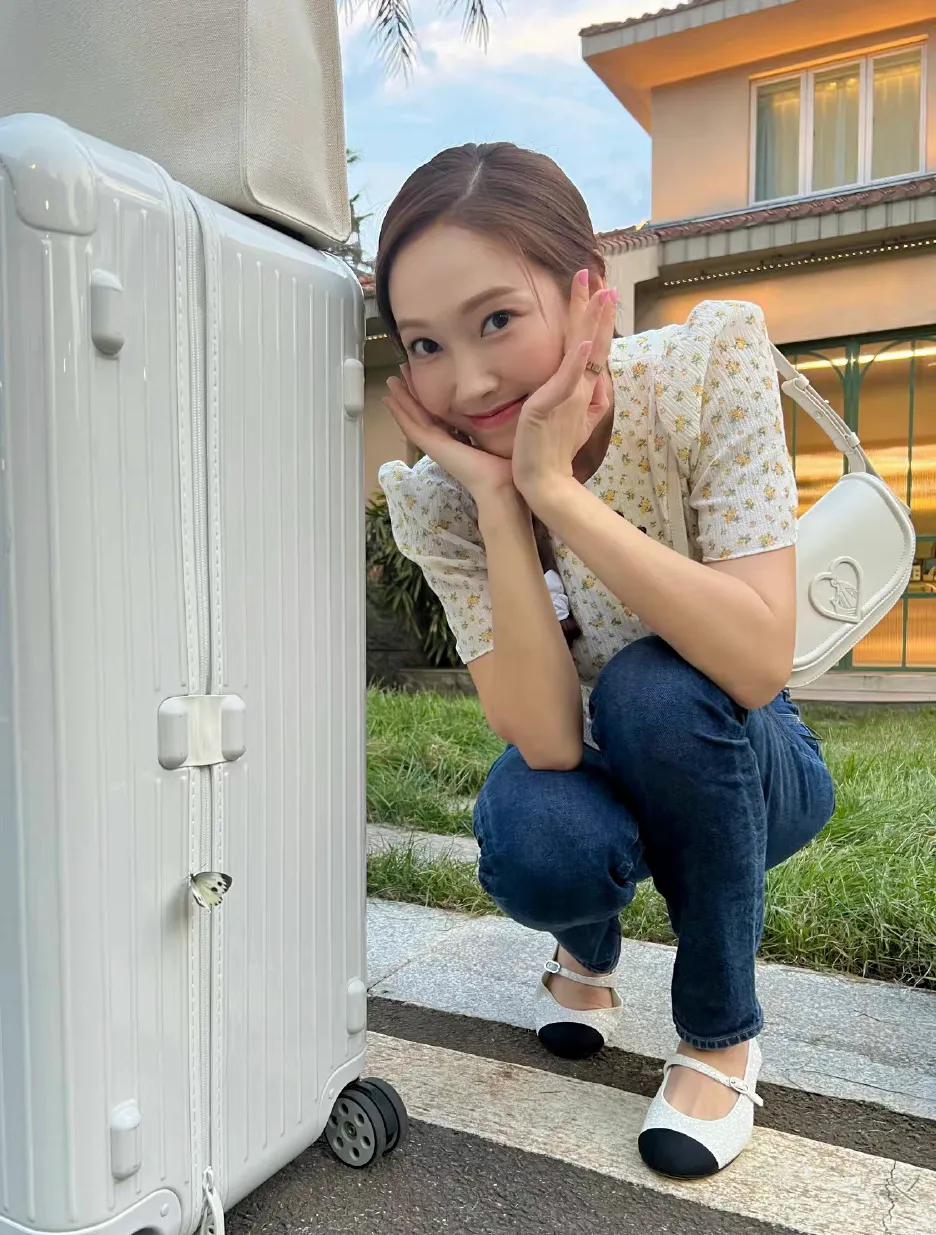 郑秀妍近期穿搭