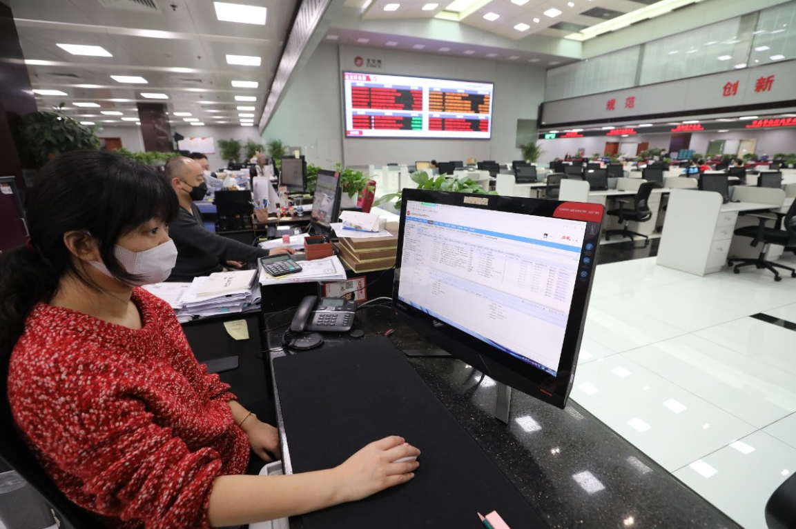 供一个本科生读4年书，到底要花多少钱？普通家庭会有压力