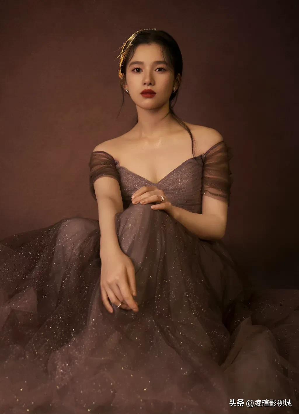 明星壁纸图片分享：张婧仪（1）