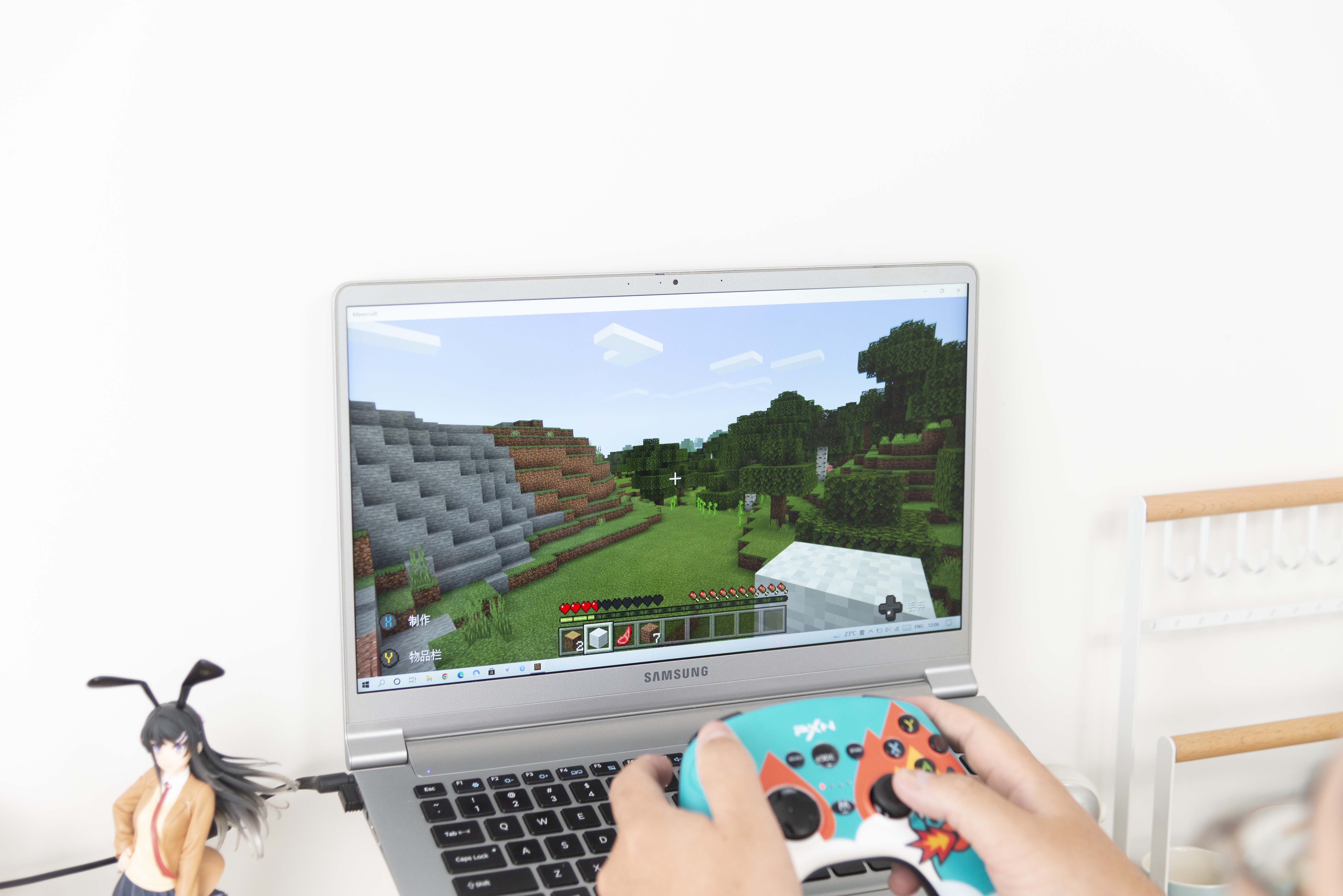 精致可爱的游戏手柄：自由更换面盖，支持自定义宏