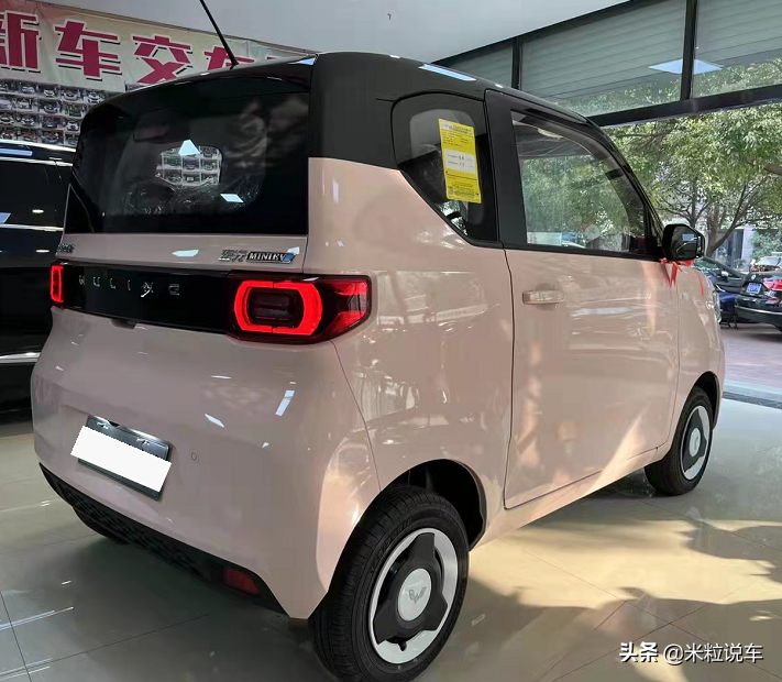 五菱宏光迷你mini敞篷跑車(五菱宏光迷你mini版電動車四座)