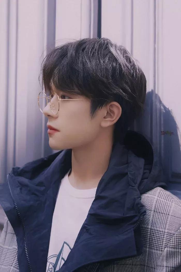 易烊千玺高清壁纸，每一张都好帅