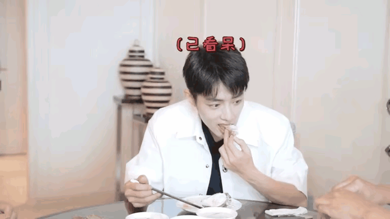 桃桃的一组生图,肖战的眼睛真好看,灵气逼人鲜花与少年绝配