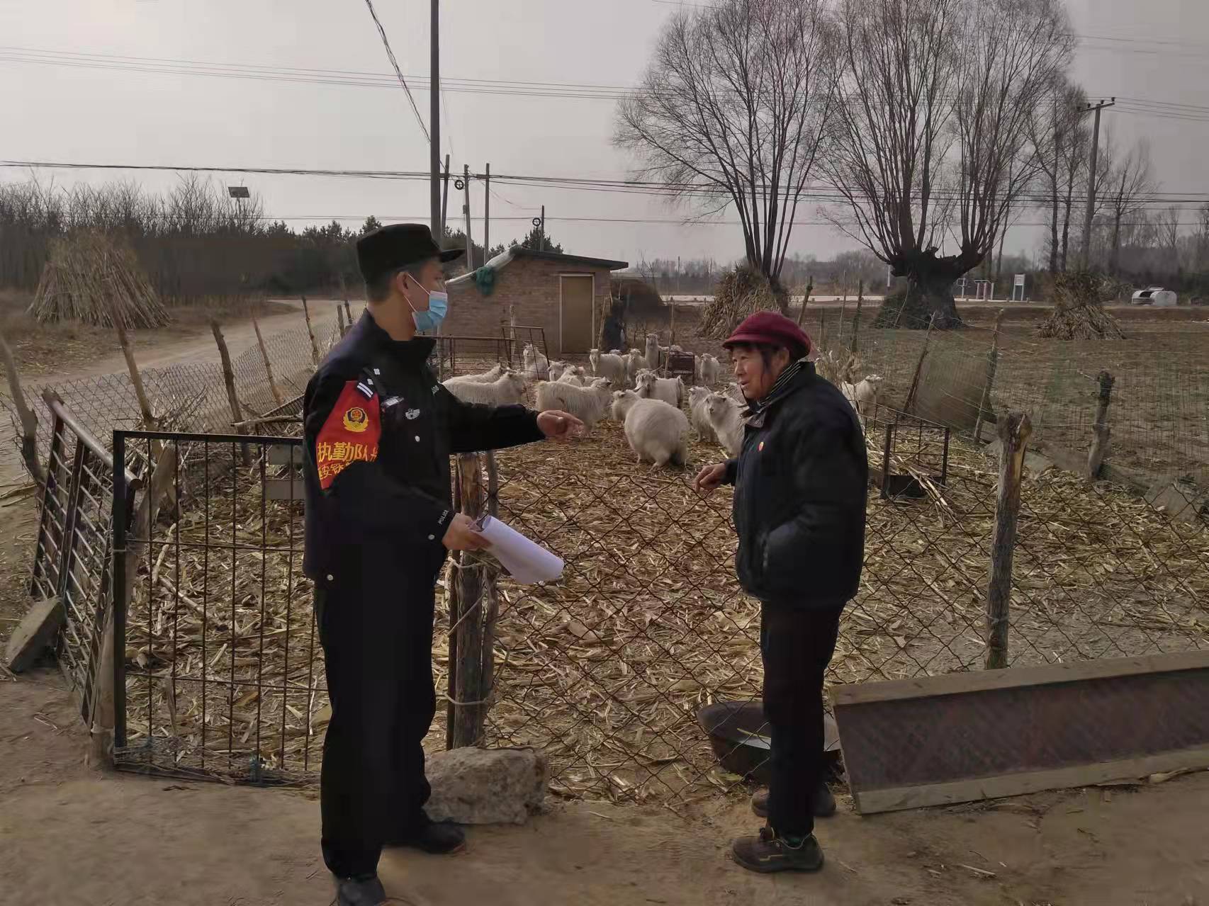 延安铁警护航“北煤南运”战略大通道万吨重载列车 一日由陕蒙抵达华中