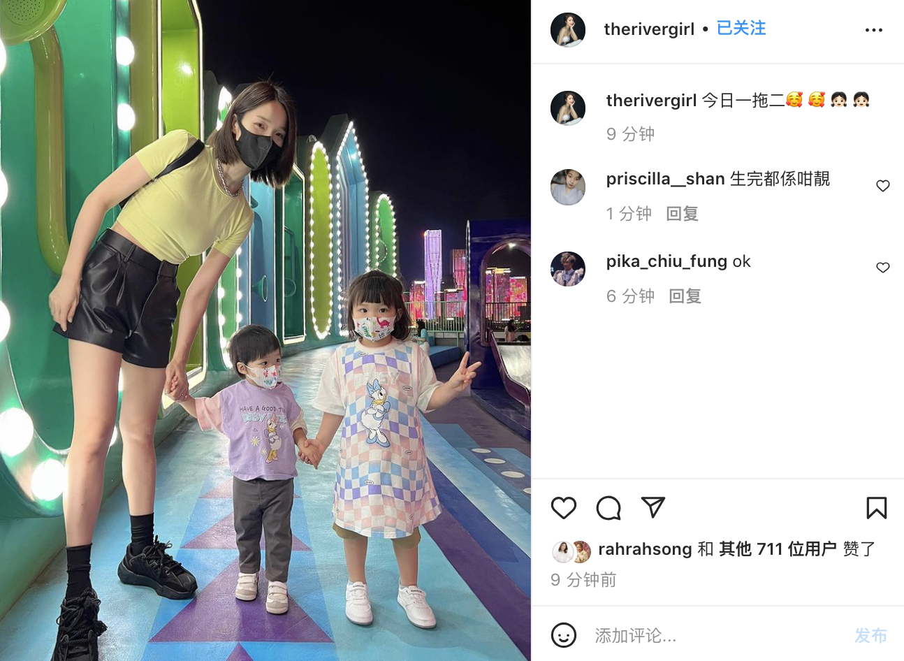 王祖蓝陪妻儿出游，李亚男牵手女儿秀超模身材，姐妹俩呆萌可爱