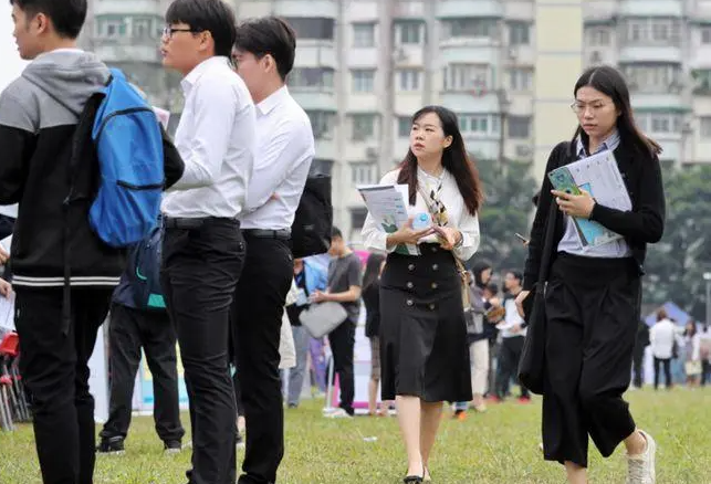 大学生毕业后，个人档案应该如何处理？别不以为然，小心成黑户