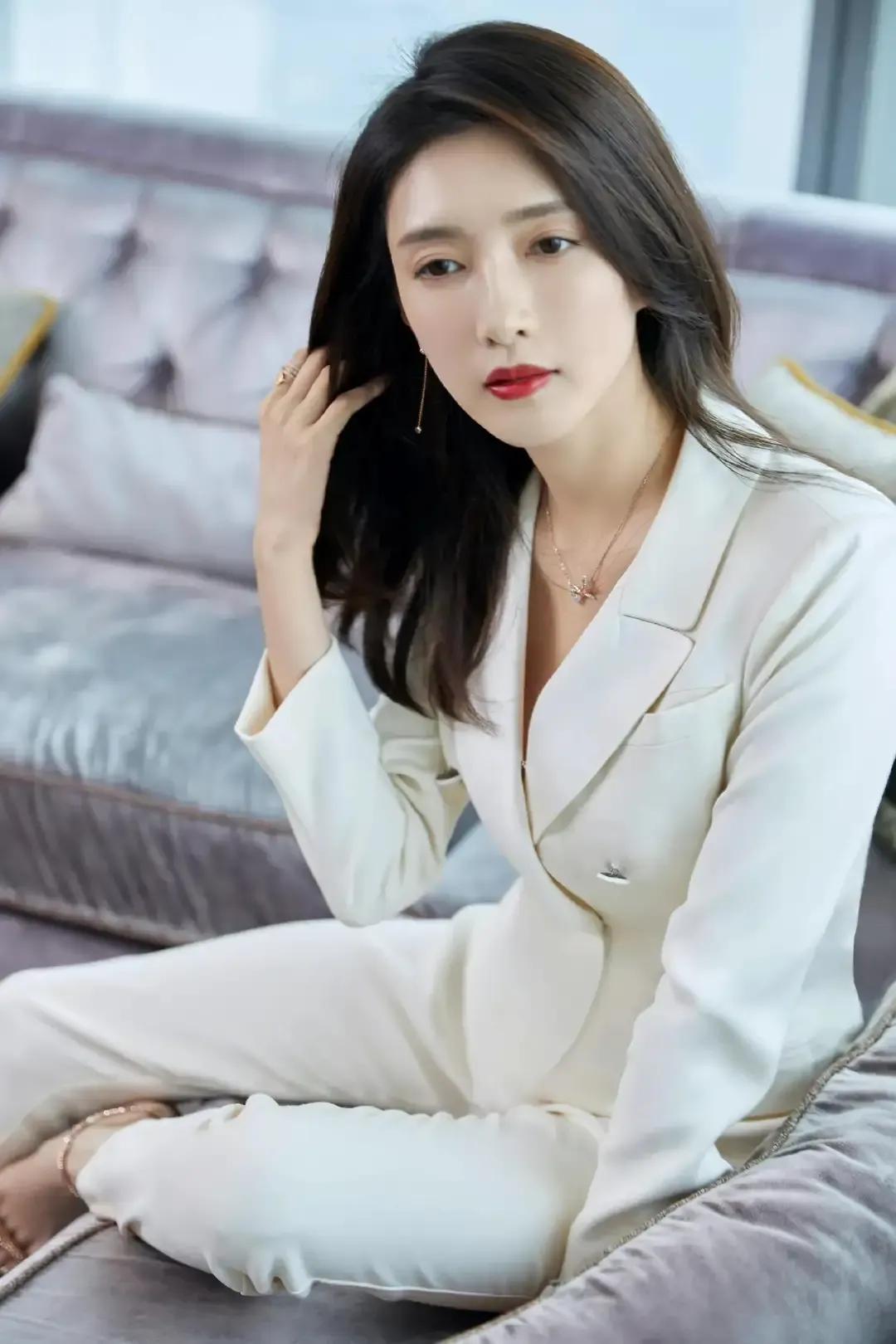 女星江疏影—温柔如水，美丽动人