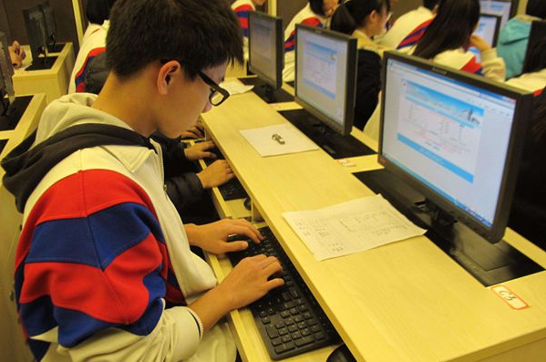 22年高考增加新门槛，高中迁过户口的同学或受影响，考生要注意