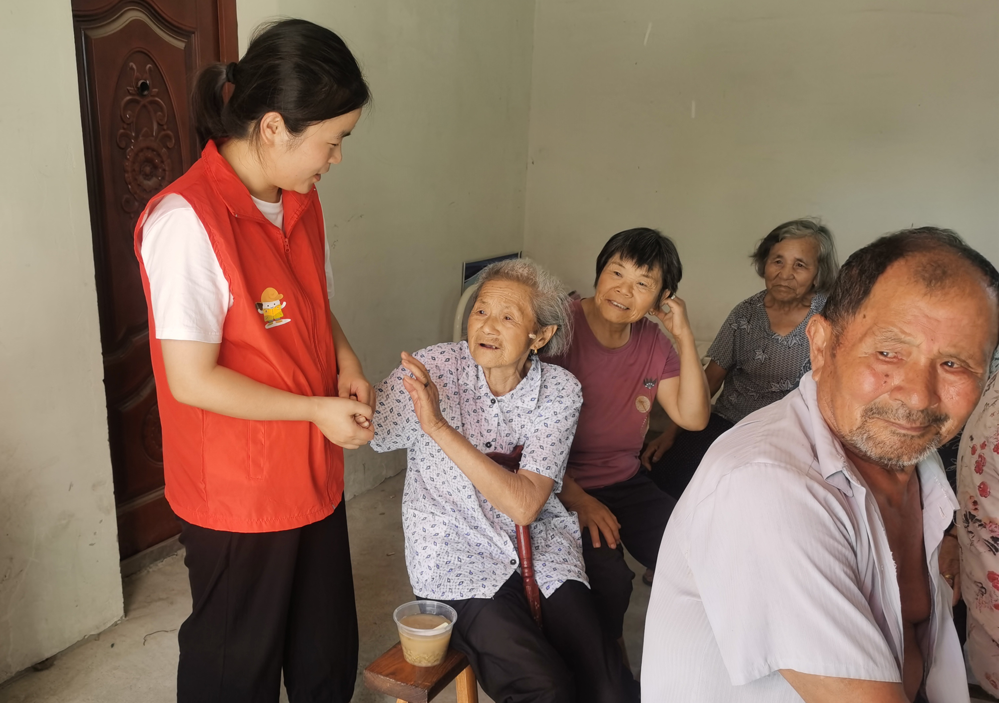 又一保健品公司“暴雷”，10元“糖果”卖出200，骗子一年赚上亿