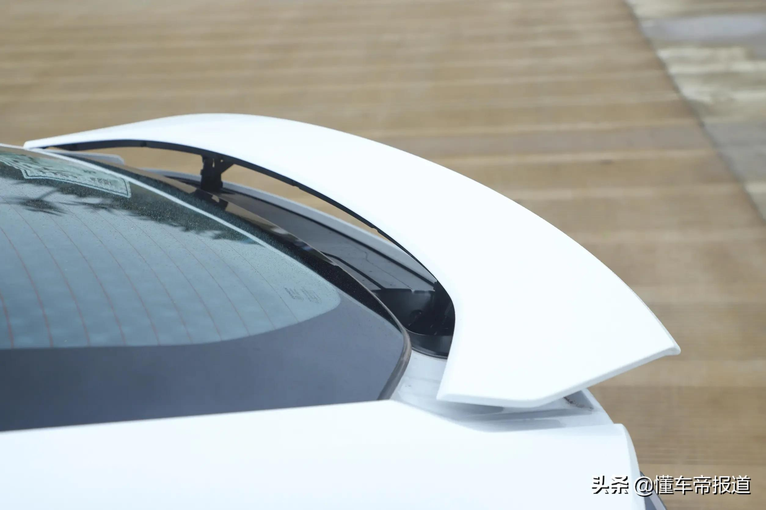 新车 | 电动尾翼加持!长安UNI-V正式上市,售10.89万元起