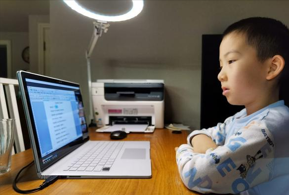 又一地中、小学宣布停课，多地倡议就地过年，家长们开始“慌了”