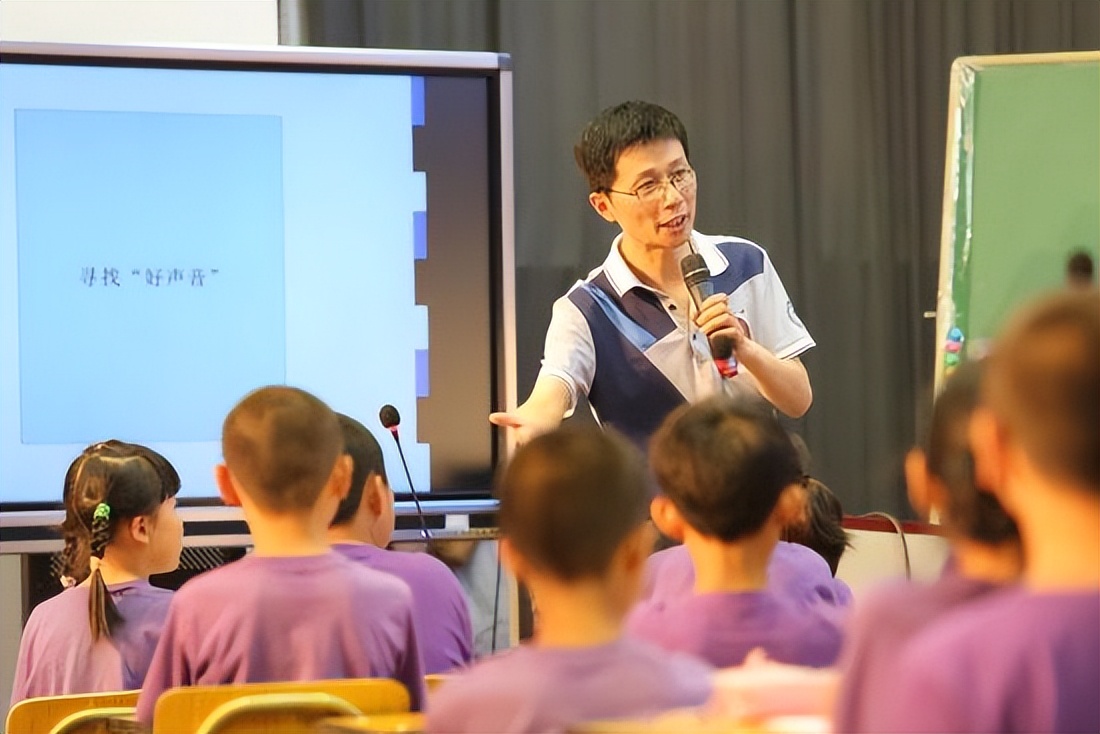 一所211大学公开招聘，对“年龄”限制极高，年薪有望可达18万