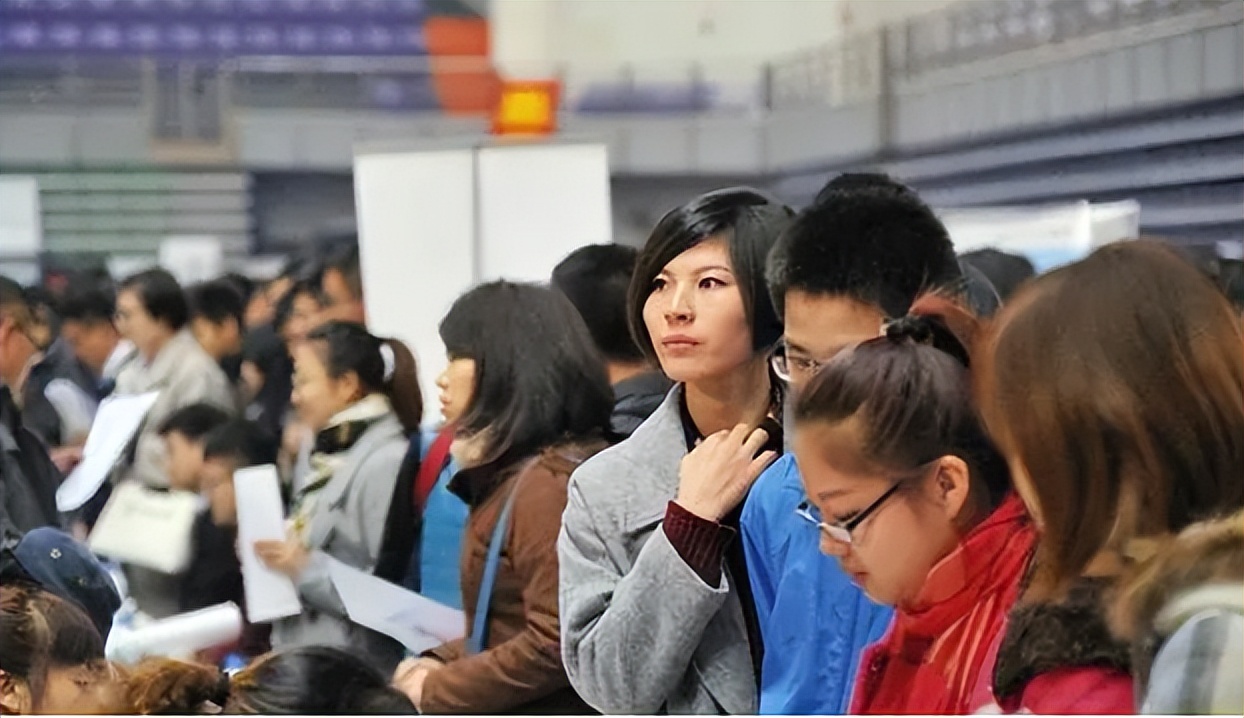 “高学历穷人”悄然兴起，名校毕业生也难逃低工资？光有智商不够