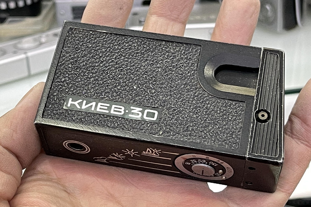 产量很大的前苏联基辅110小相机，究竟是不是间谍相机