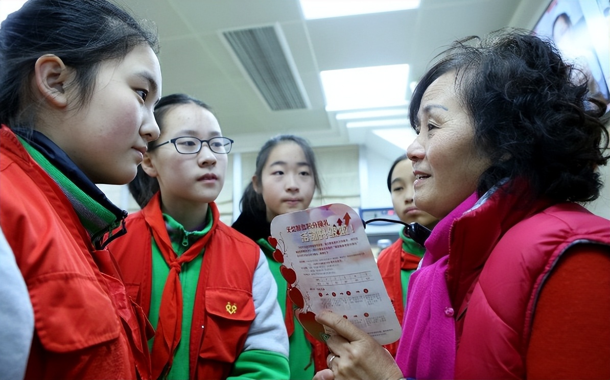 在新高考模式下，学霸想冲击985高校，三大主科需要拿多少分？