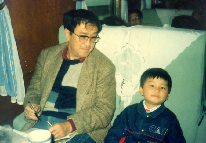 导演谢晋：三个儿子死得死病的病，黄连都没我的生活苦