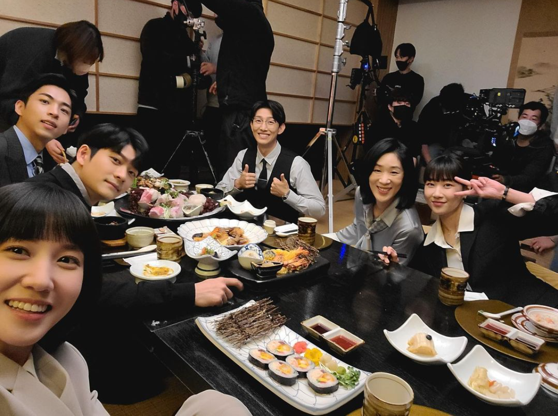 和徐康俊是好友：《非常律师禹英禑》的“暖男前辈”姜泰伍