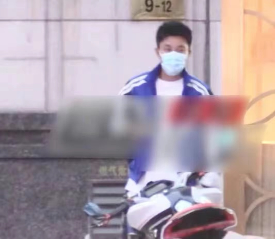 离婚还能做朋友，聚会度假遛孩子，这5对离异明星夫妻，还有往来