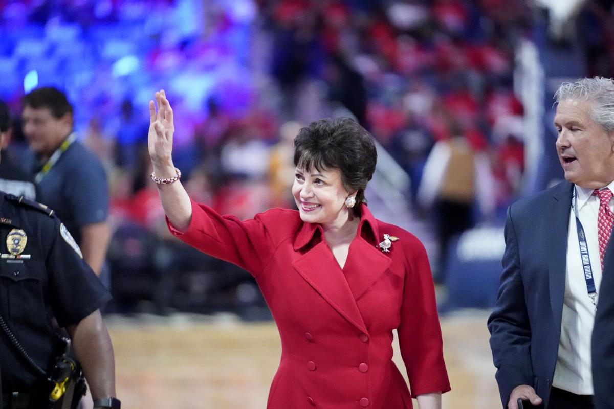 nba哪些老板是女的(74岁了，仍貌美如花！身价38亿美元，NBA最美女老板，什么来头？)