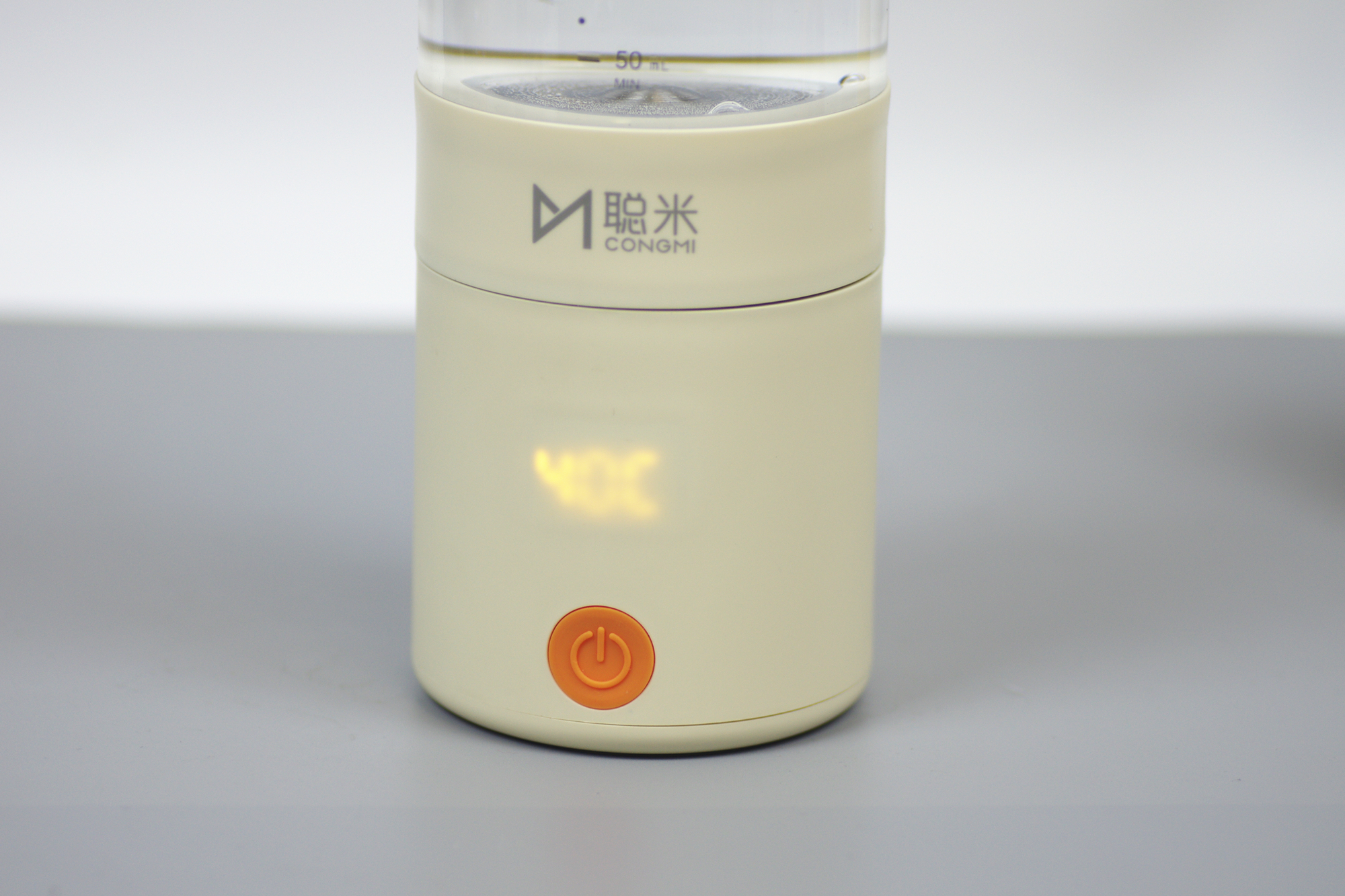 恒温热水，即时冲奶，聪米无线便携调奶器