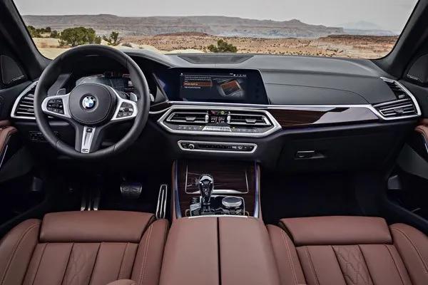 提高舒适性和增加豪华感的高质量内饰的宝马X5新能源2022款
