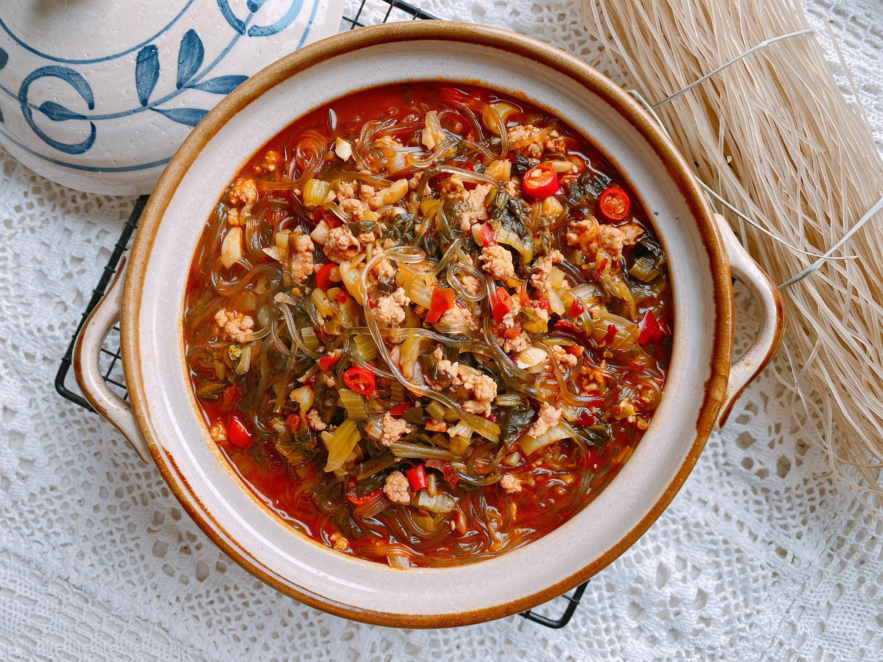 喜欢吃红薯粉的要试试这个做法，开胃解馋，比白菜炖粉条还要好吃