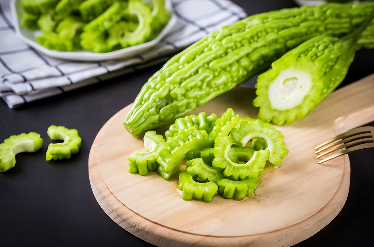 多走路有助降血脂？医生：4种食物的降脂效果，可能比走路还好