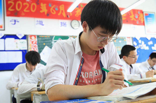 高中“学科难度”排名表，榜首惹人质疑，物理学科却没进入前三