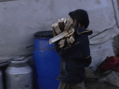 豆瓣9.7分，她的12年人生比《活着》还难，看完哭着打出5星